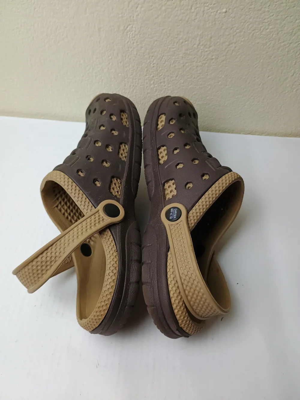 Men's 43/ 10M/W-11M Brown and Tan Comfort Ventilated Garden Clogs